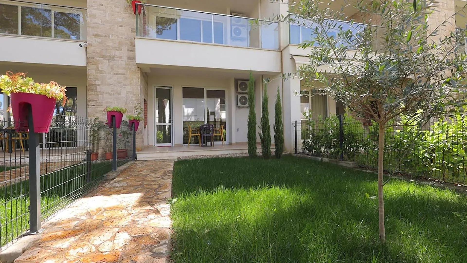 Gjiri I Lalzit - San Pietro - Leta'S Apartments With Garden Plazhi San Pietro
